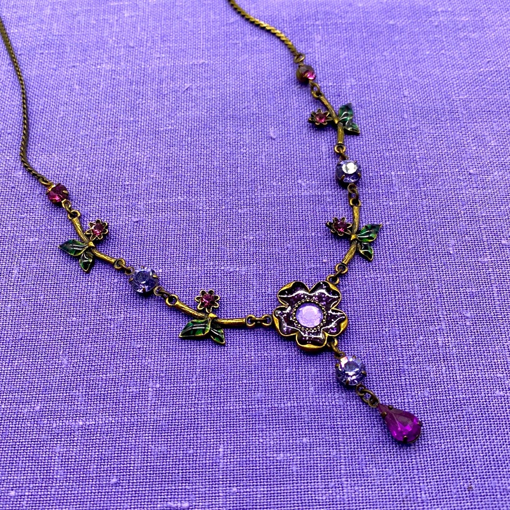 Vintage Avon crystal necklace in 16 inch with 2 inch extension, floral design 🌸
